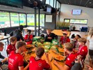 Roda'46 JO17-1 wint KNVB beker 2024-2025 - pizza.JPEG