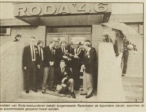 1982_burg_rademaker_opent_kleedkamer_500x385.jpg