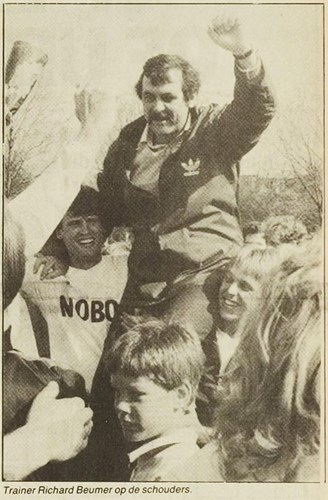 1983-1984_zat1_kampioen3_499x760.jpg